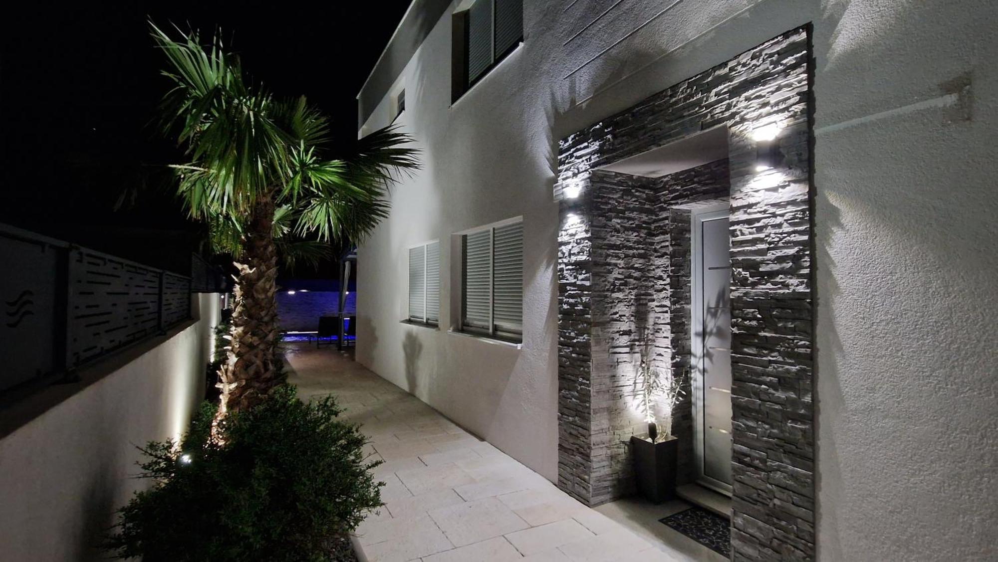 Maris Villa Nin